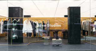 Acne Studios prosigue su objetivo de alcanzar los 500 millones de euros con más tiendas 